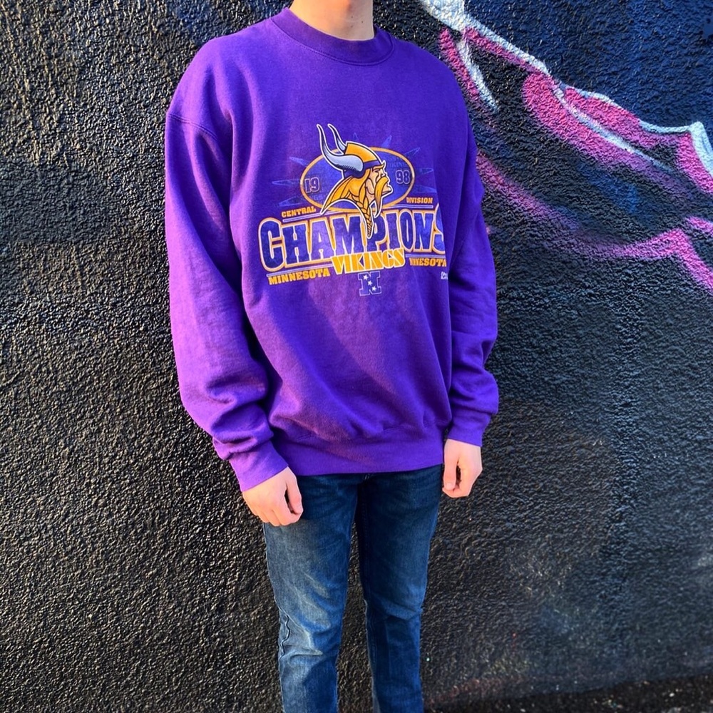 Vintage 1998 Minnesota Vikings crewneck sweater